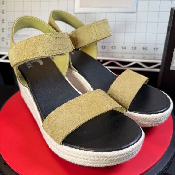 SOREL® | CAMERON™ WEDGE SANDAL | OLIVE/BLK/OFF-WHT | SUEDE | XLNT | - Picture 7 of 16